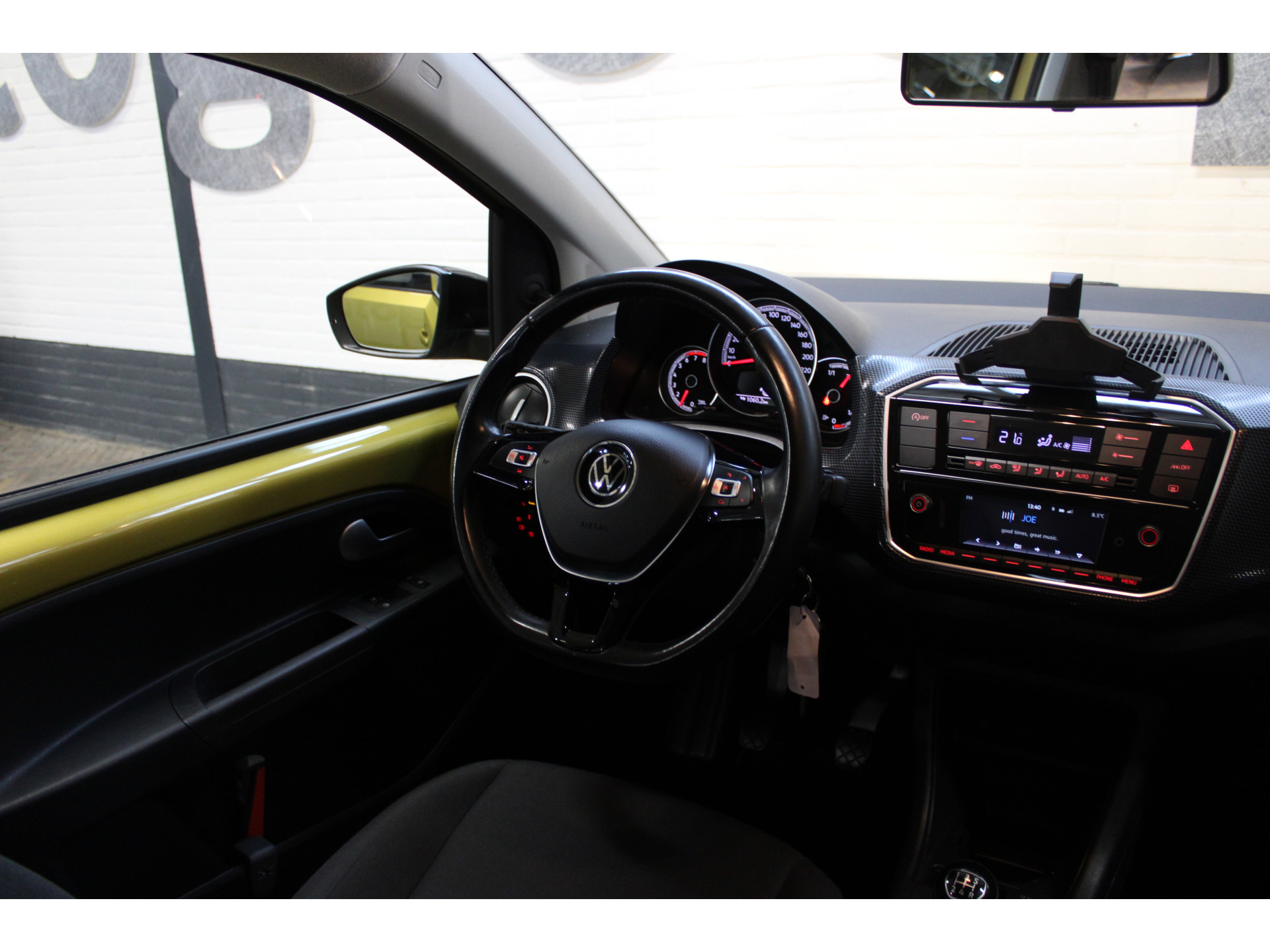 Volkswagen up! 1.0 R-Line | Incl. 12 maanden garantie | 42854589-1.jpg | Van der Veen Autogroep
