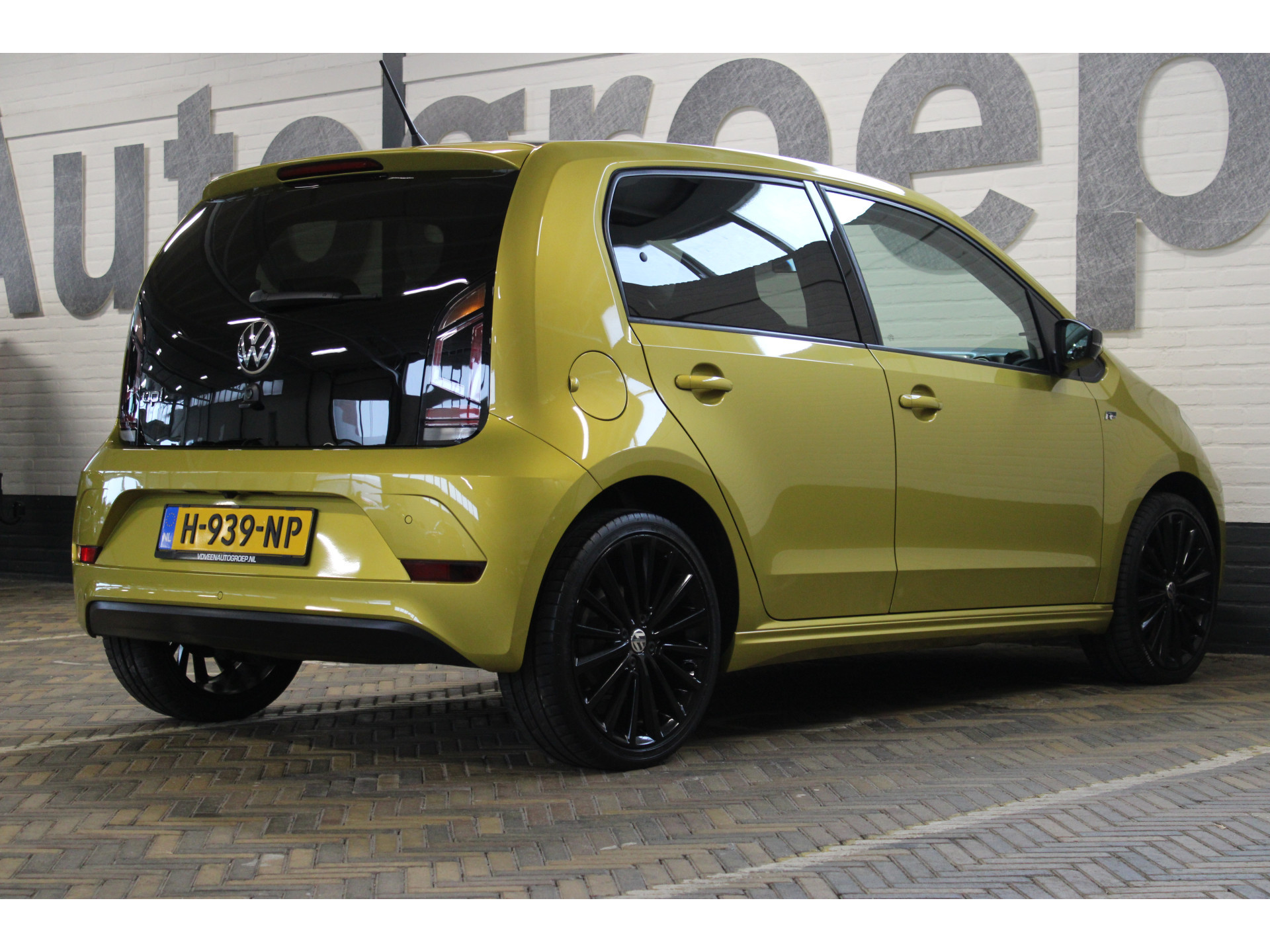 Volkswagen up! 1.0 R-Line | Incl. 12 maanden garantie | 42854589-2.jpg | Van der Veen Autogroep