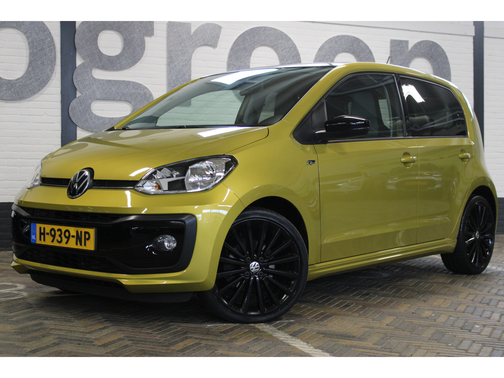 Volkswagen up! 1.0 R-Line | Incl. 12 maanden garantie | 42854589-3.jpg | Van der Veen Autogroep