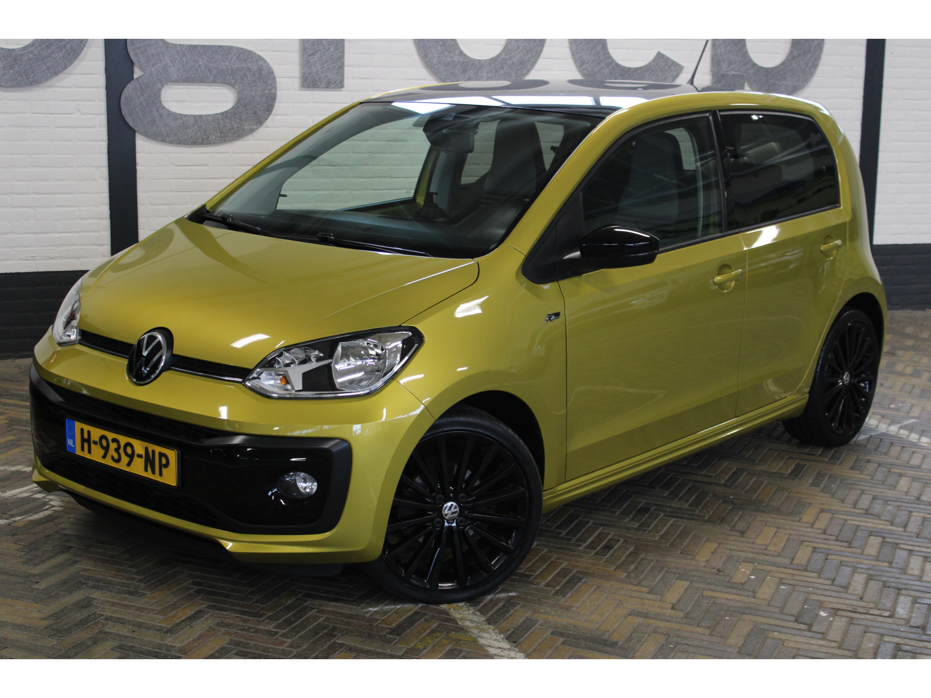 Volkswagen up! 1.0 R-Line | Incl. 12 maanden garantie | 42854589-4.jpg | Van der Veen Autogroep