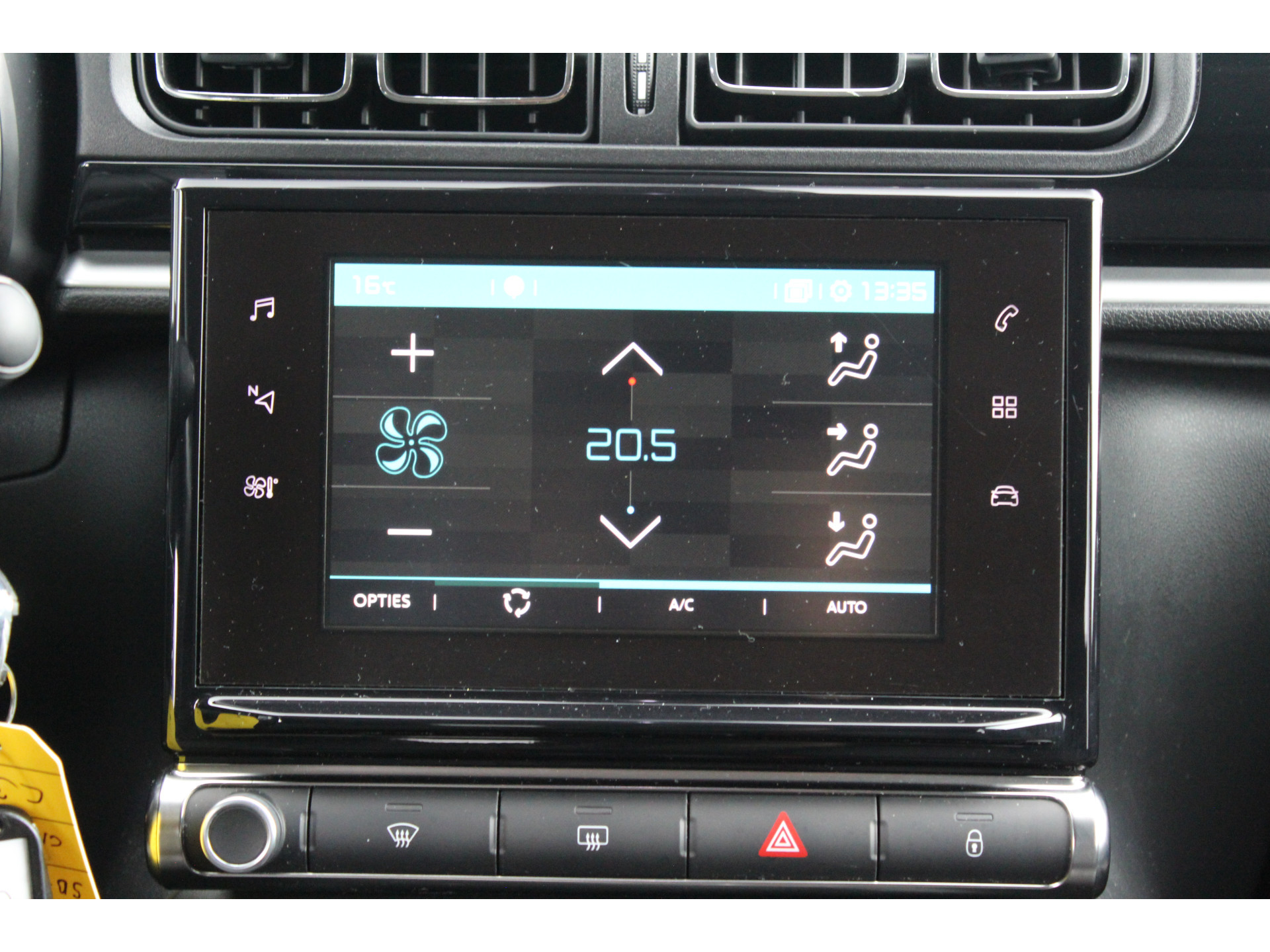 47350600-40.jpg