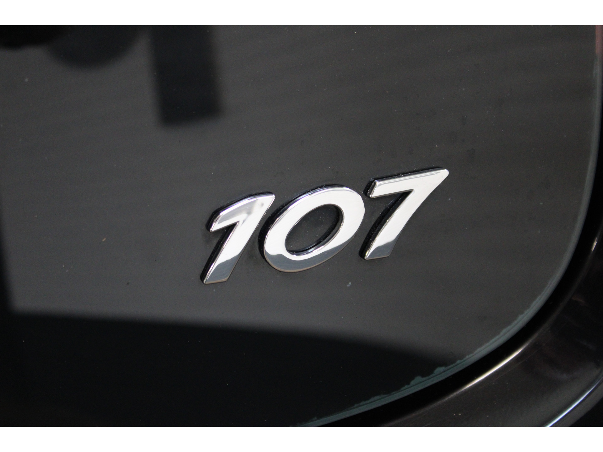 47704433-7.jpg