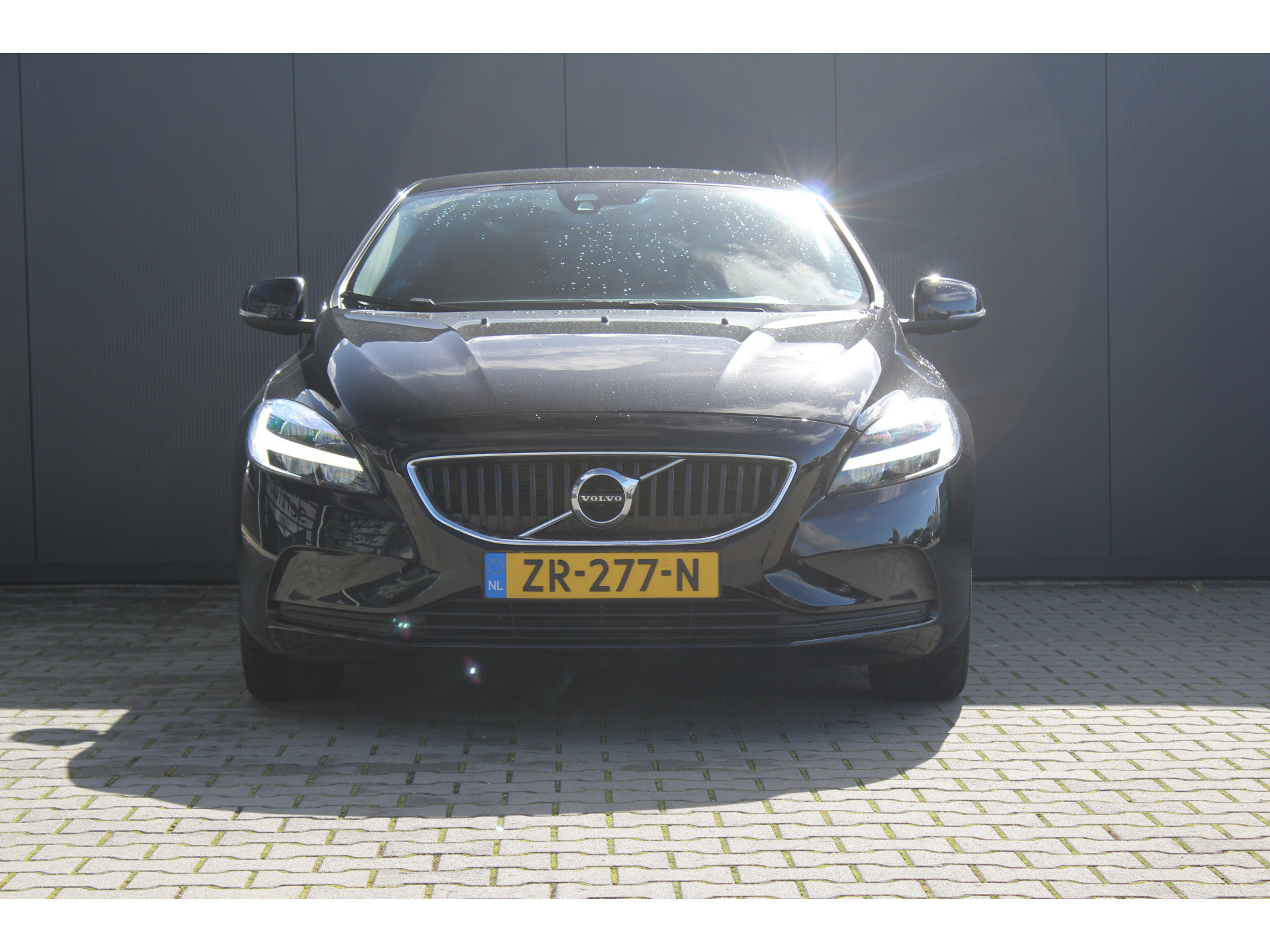 47806318-15.jpg